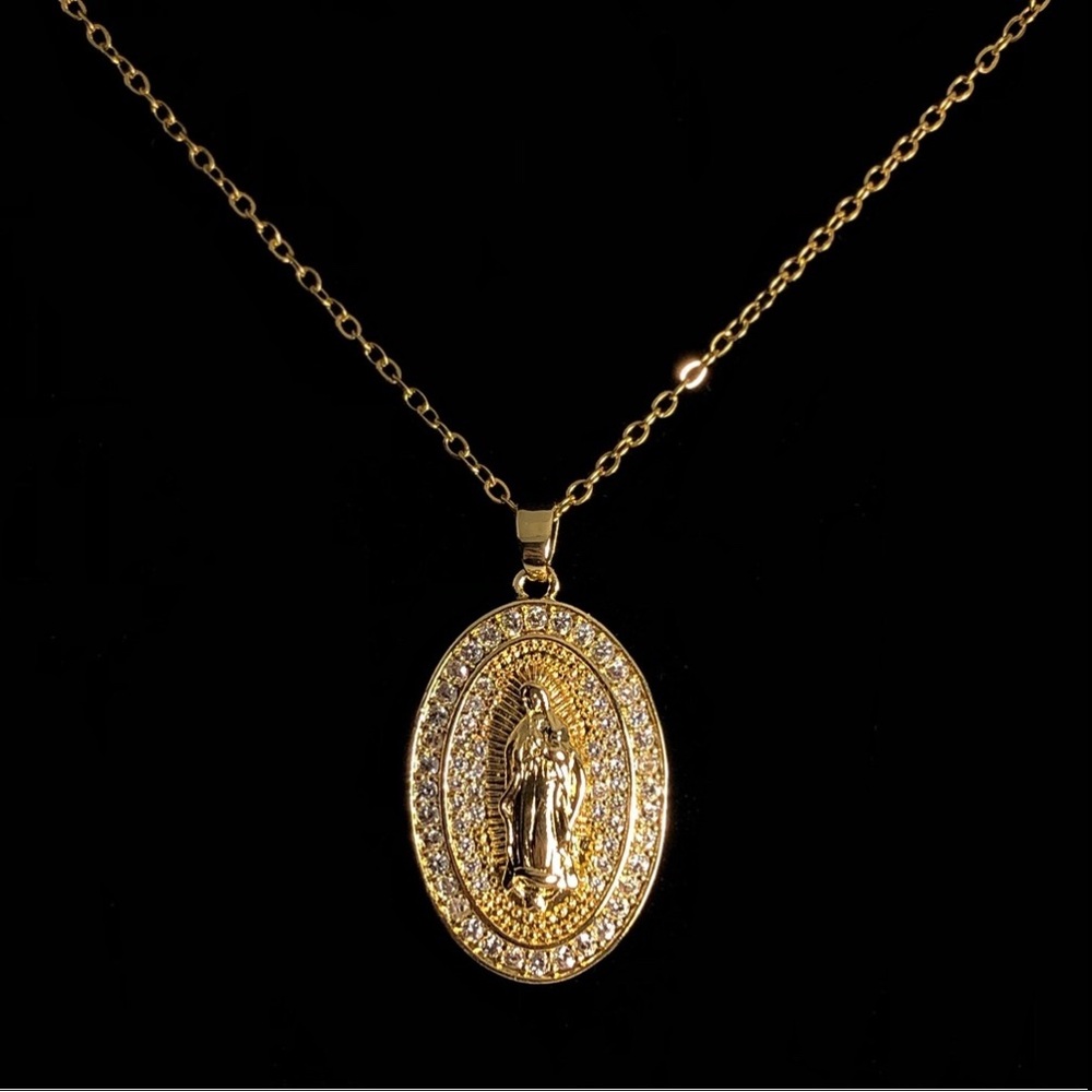 👙$5 Clear Out Sale👛 
Gold Virgin Mary Guadalupe Medallion Necklace